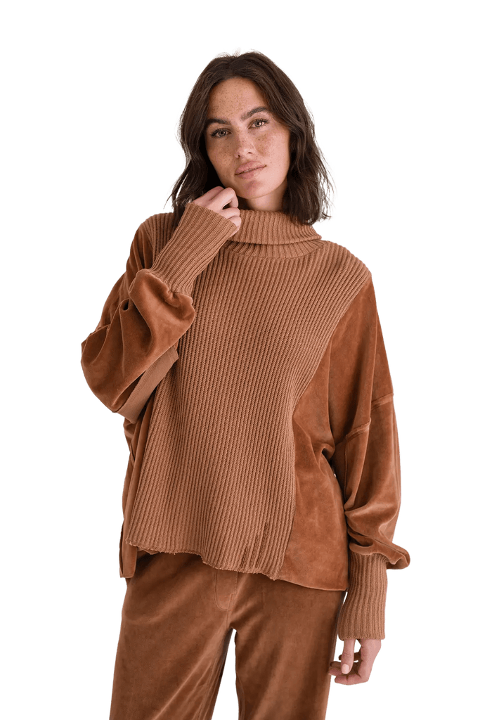 Love Joy Victory Rollkragenpullover mit Velvet und Strick Vega